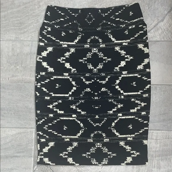 LuLaRoe Cassie Geometric Pencil Skirt, Women’s Size Medium - Picture 1 of 5